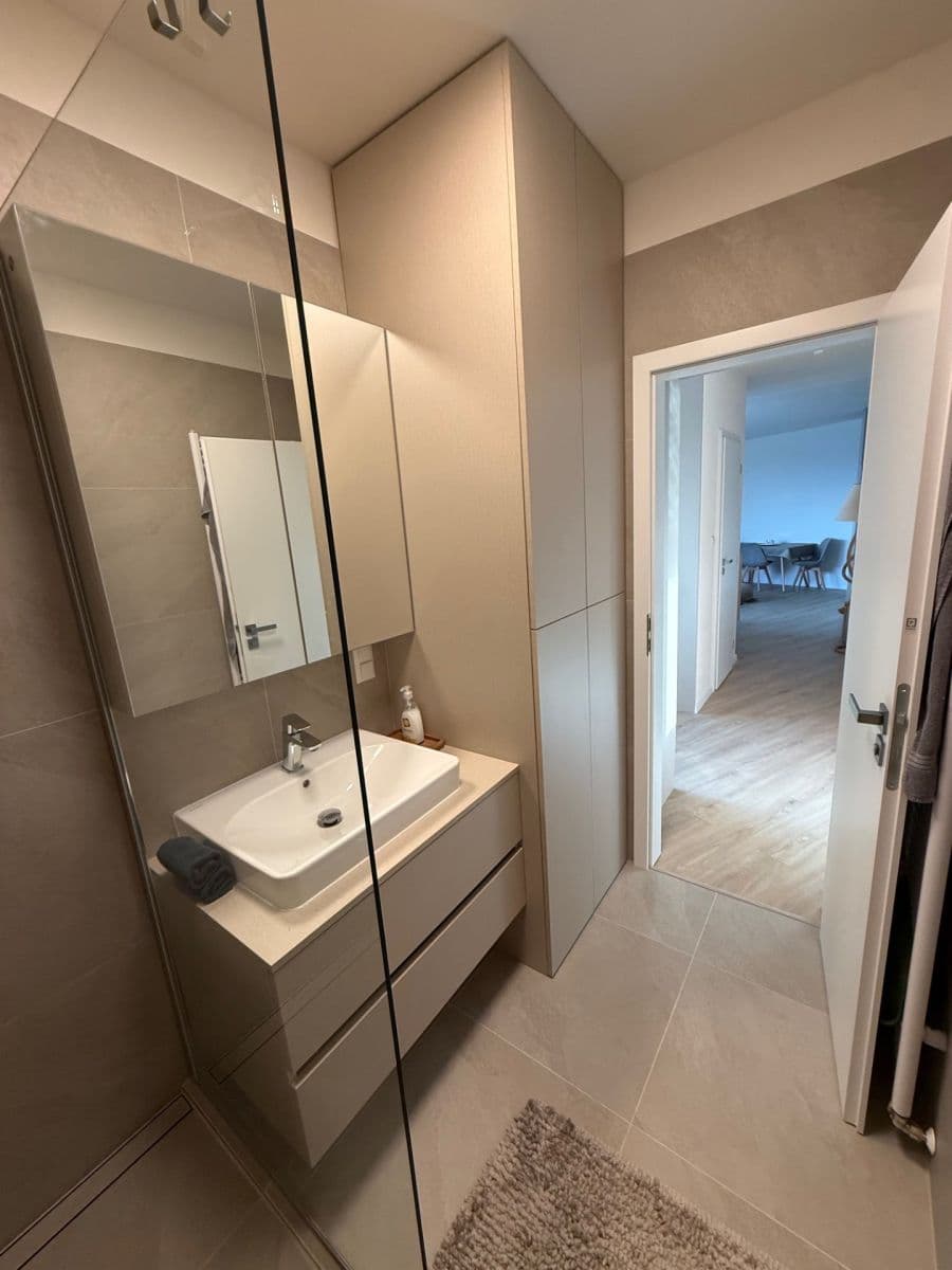 Prenájom bytu 2-izbový 58 m², Hany Meličkovej, Karlova Ves, Bratislavský kraj Prenájom bytu 2-izbový 58 m², Hany Meličkovej, Karlova Ves, Bratislavský kraj