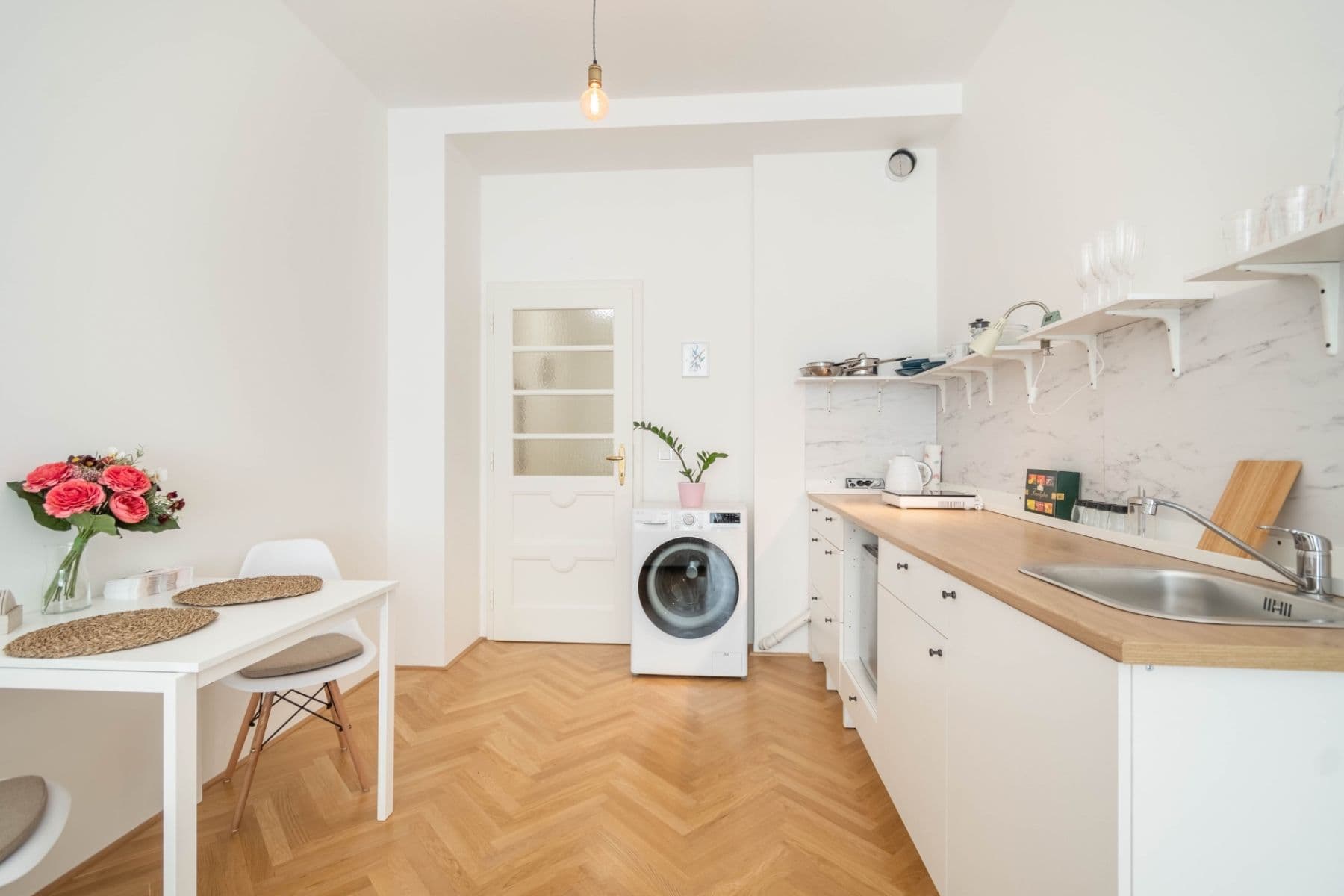 Prenájom bytu 1-izbový 25 m², Lucemburská, Praha, Praha Prenájom bytu 1-izbový 25 m², Lucemburská, Praha, Praha