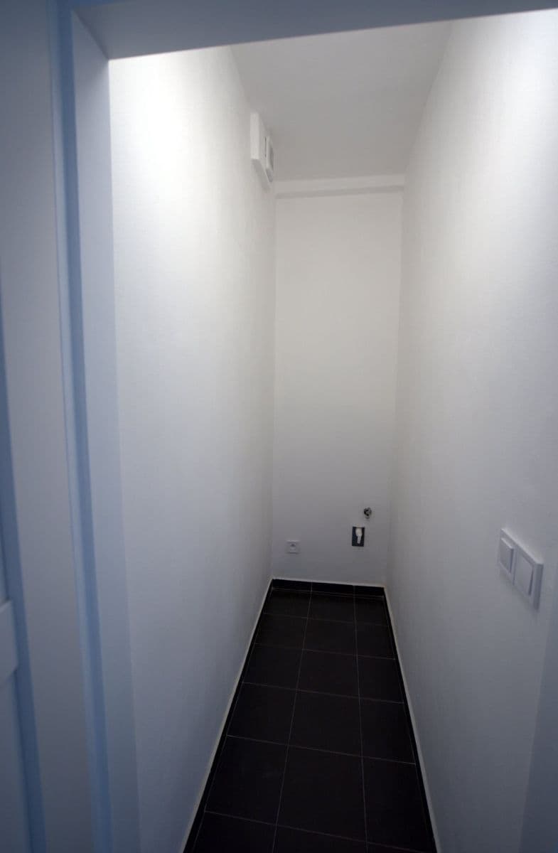 Prenájom bytu 1-izbový 40 m², K sídlišti, Praha, Praha Prenájom bytu 1-izbový 40 m², K sídlišti, Praha, Praha