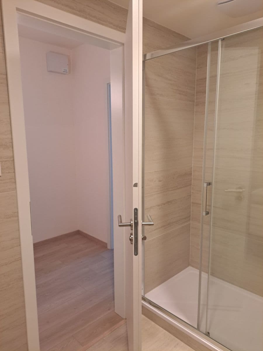 Prenájom bytu 1-izbový 35 m², Bukačova, Praha, Praha Prenájom bytu 1-izbový 35 m², Bukačova, Praha, Praha