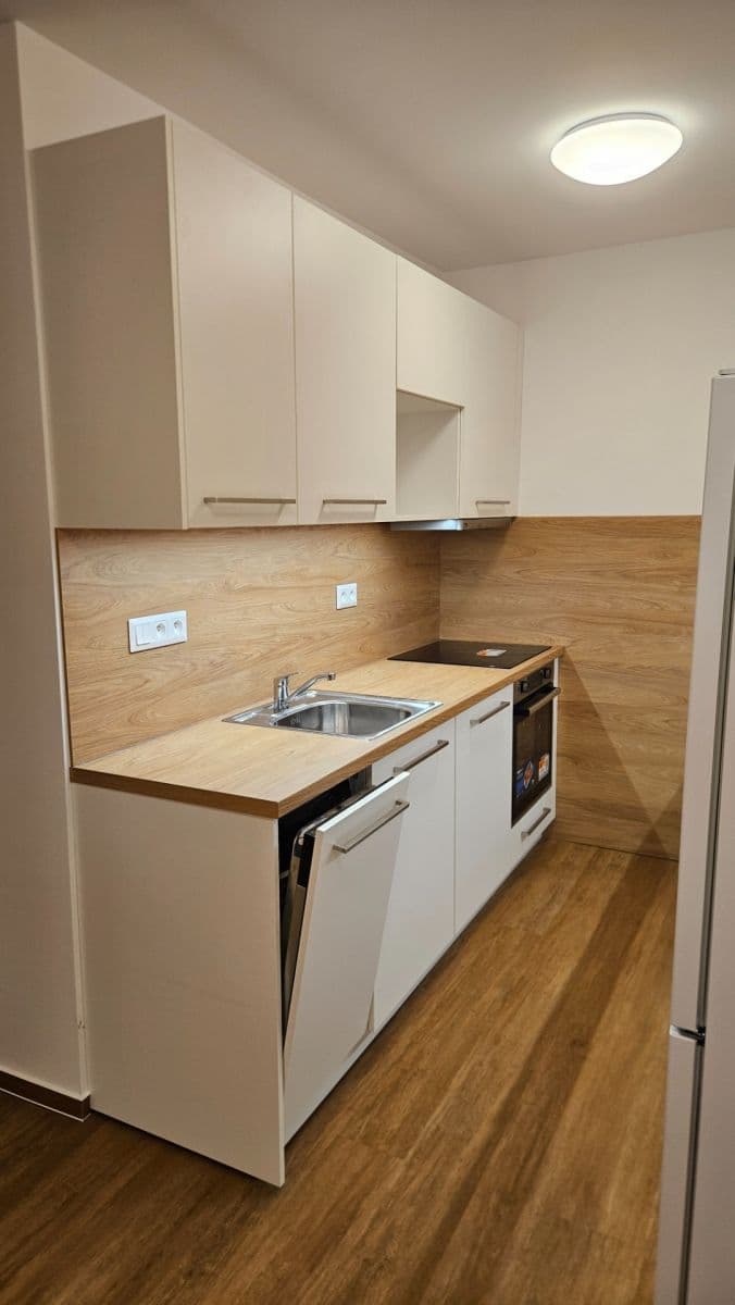 Prenájom bytu 2-izbový 45 m², Bellušova, Praha, Praha Prenájom bytu 2-izbový 45 m², Bellušova, Praha, Praha