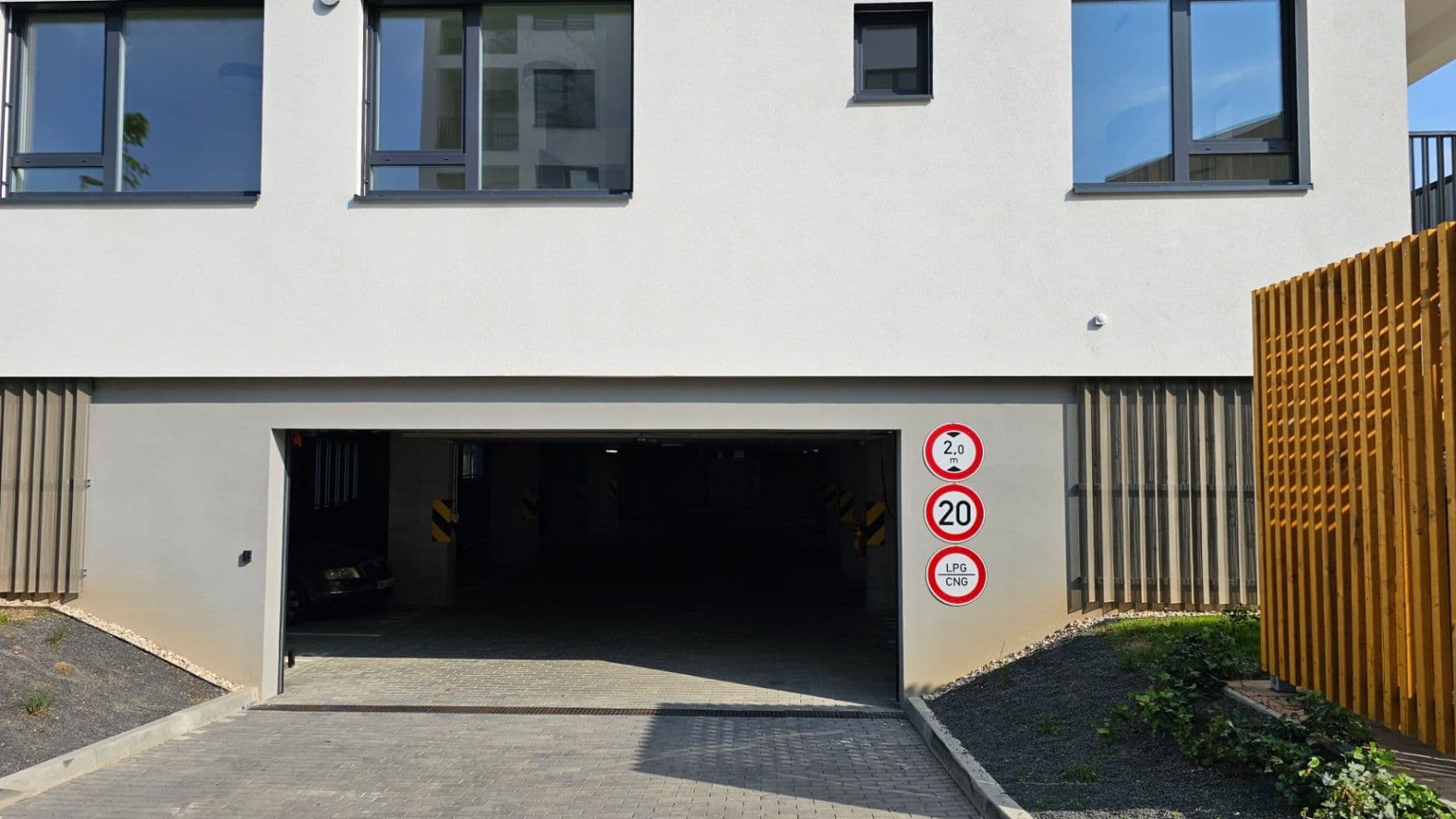 Prenájom garáže 18 m², Kardausova, Praha, Praha Prenájom garáže 18 m², Kardausova, Praha, Praha