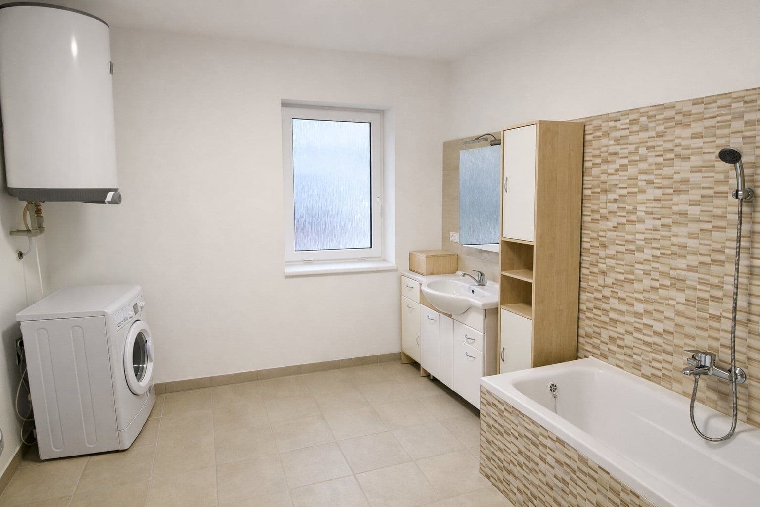 Prenájom bytu 3-izbový 60 m², Plzeňská, Praha, Praha Prenájom bytu 3-izbový 60 m², Plzeňská, Praha, Praha