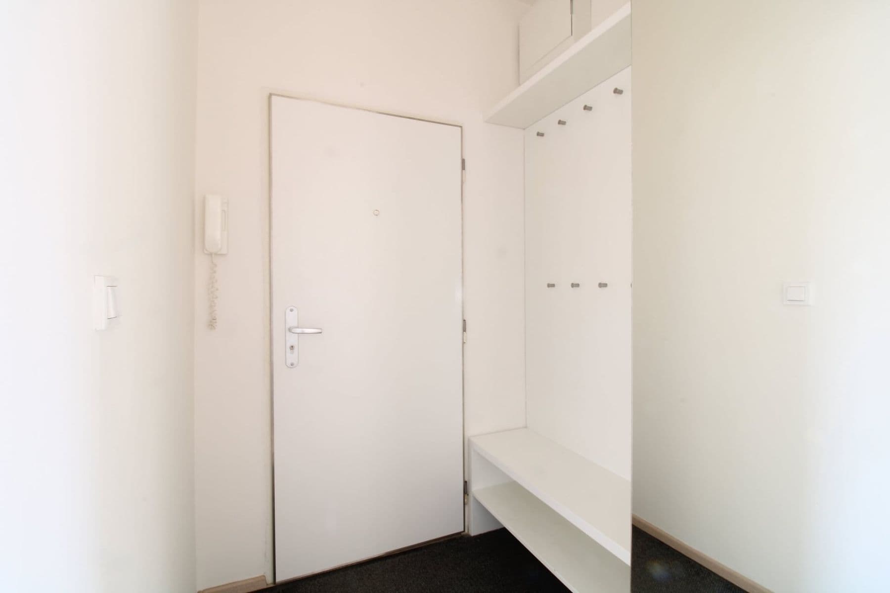 Prenájom bytu 3-izbový 73 m², Dubečská, Praha, Praha Prenájom bytu 3-izbový 73 m², Dubečská, Praha, Praha