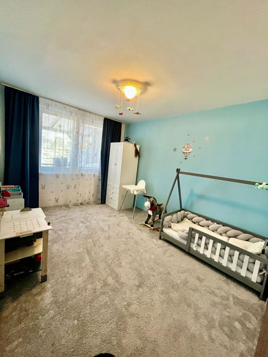 Predaj bytu 4-izbový 79 m², Jazerná, Rovinka, Bratislavský kraj Predaj bytu 4-izbový 79 m², Jazerná, Rovinka, Bratislavský kraj