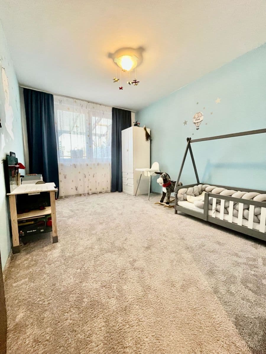 Predaj bytu 4-izbový 79 m², Jazerná, Rovinka, Bratislavský kraj Predaj bytu 4-izbový 79 m², Jazerná, Rovinka, Bratislavský kraj