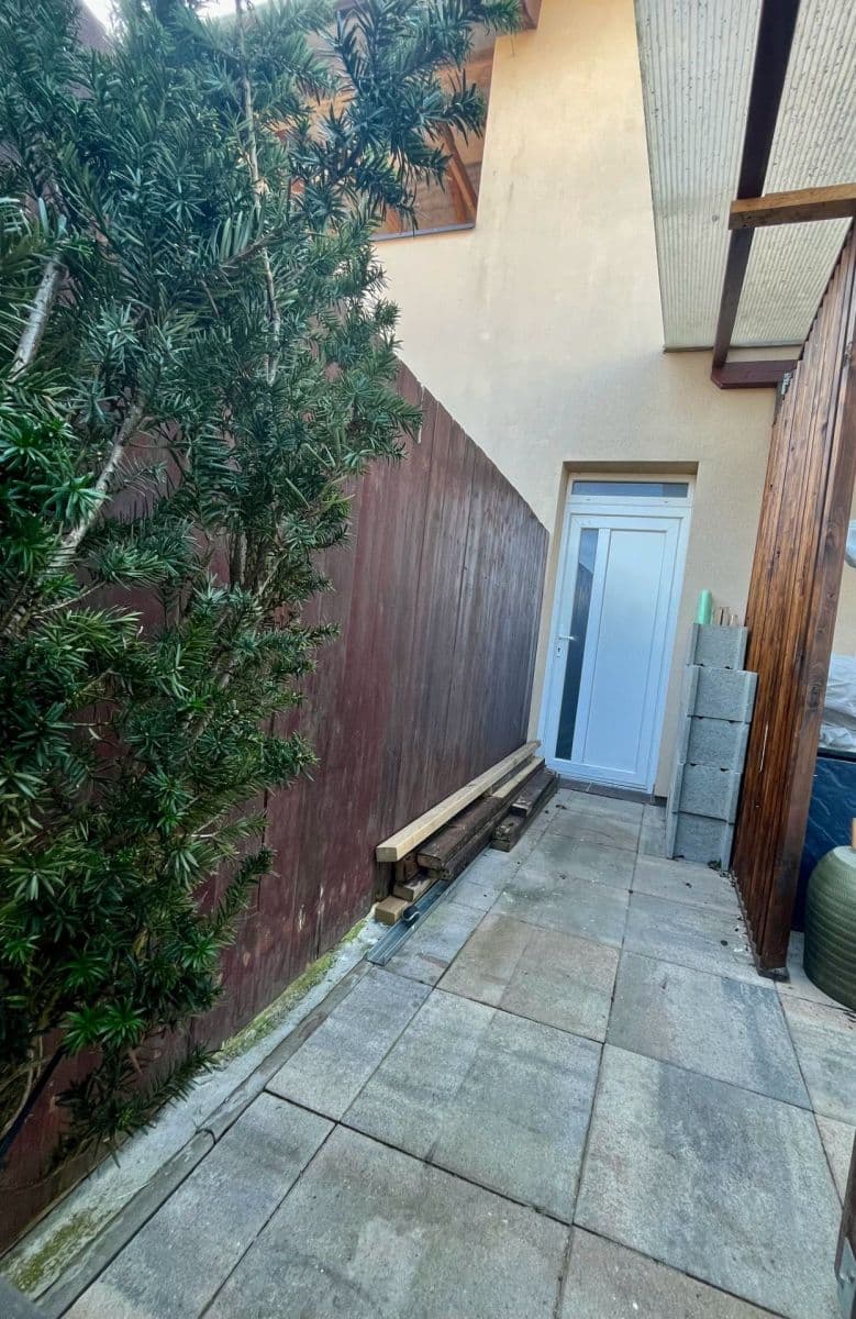 Predaj bytu 4-izbový 79 m², Jazerná, Rovinka, Bratislavský kraj Predaj bytu 4-izbový 79 m², Jazerná, Rovinka, Bratislavský kraj