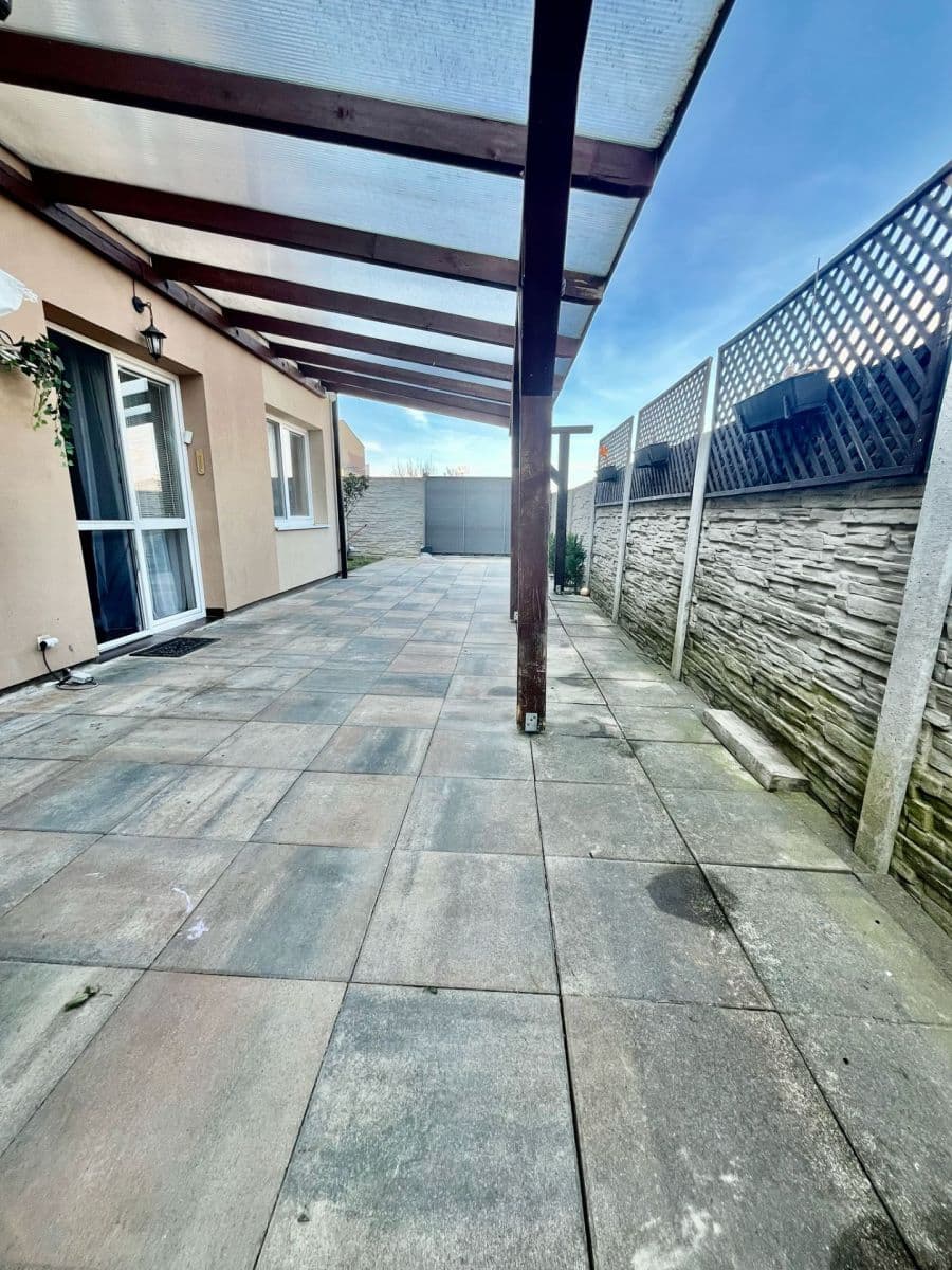 Predaj bytu 4-izbový 79 m², Jazerná, Rovinka, Bratislavský kraj Predaj bytu 4-izbový 79 m², Jazerná, Rovinka, Bratislavský kraj