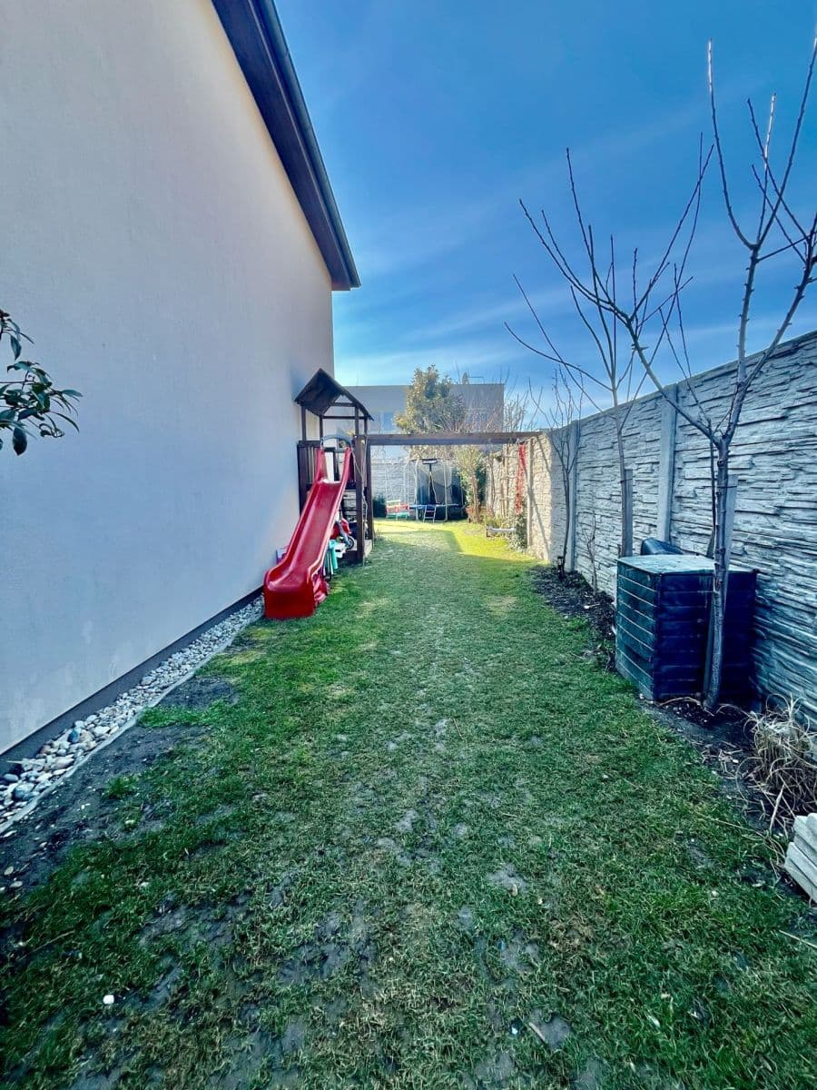 Predaj bytu 4-izbový 79 m², Jazerná, Rovinka, Bratislavský kraj Predaj bytu 4-izbový 79 m², Jazerná, Rovinka, Bratislavský kraj