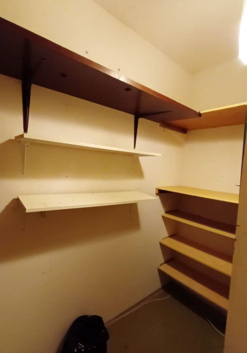 Prenájom bytu 4-izbový 90 m², Bryksova, Praha, Praha Prenájom bytu 4-izbový 90 m², Bryksova, Praha, Praha