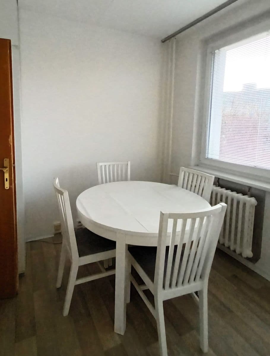 Prenájom bytu 4-izbový 90 m², Bryksova, Praha, Praha Prenájom bytu 4-izbový 90 m², Bryksova, Praha, Praha