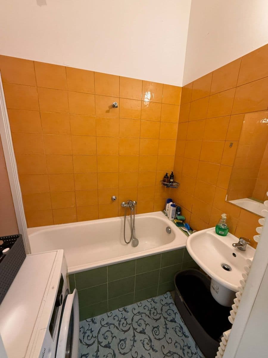 Prenájom bytu 1-izbový 35 m², Jana Uhra, Brno, Jihomoravský kraj Prenájom bytu 1-izbový 35 m², Jana Uhra, Brno, Jihomoravský kraj