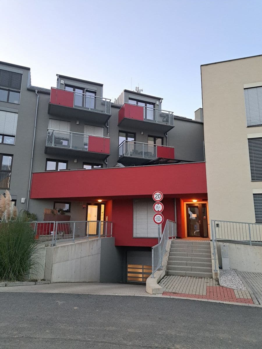 Prenájom bytu 2-izbový 52 m², Na Výšině, Říčany, Středočeský kraj Prenájom bytu 2-izbový 52 m², Na Výšině, Říčany, Středočeský kraj