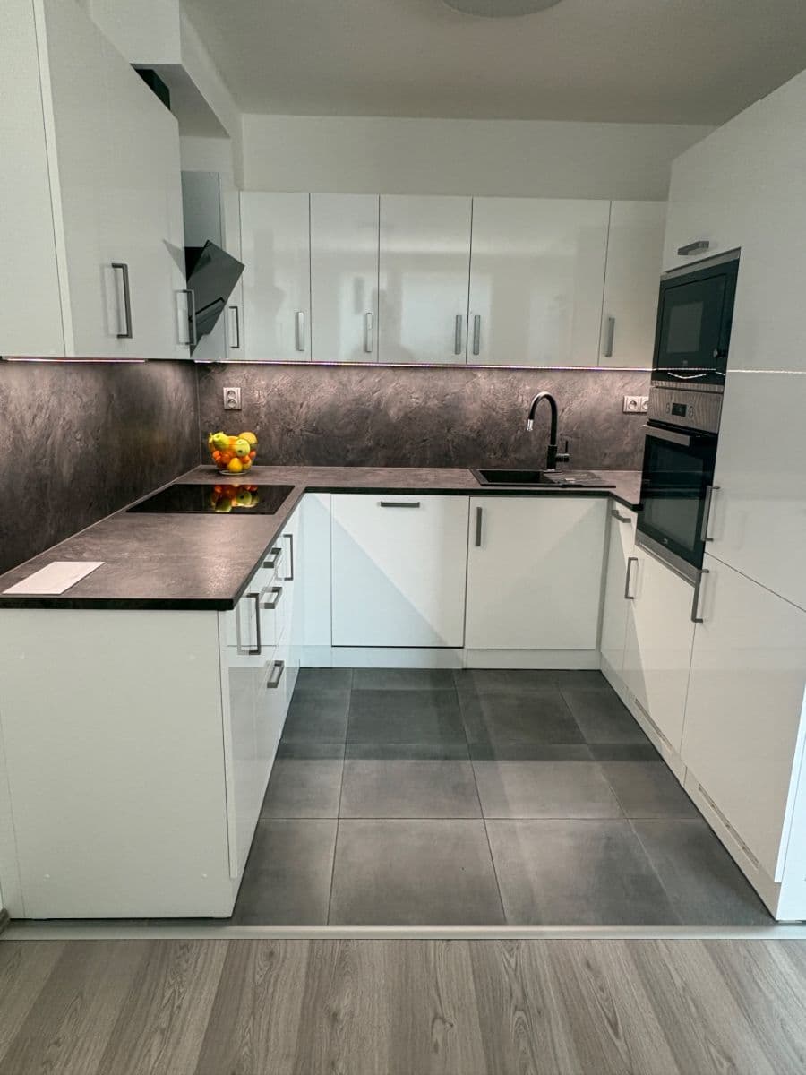 Prenájom bytu 3-izbový 73 m², Lovosická, Praha, Praha Prenájom bytu 3-izbový 73 m², Lovosická, Praha, Praha