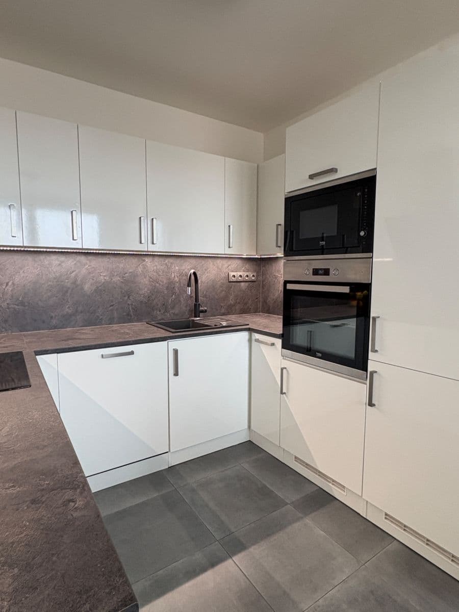 Prenájom bytu 3-izbový 73 m², Lovosická, Praha, Praha Prenájom bytu 3-izbový 73 m², Lovosická, Praha, Praha