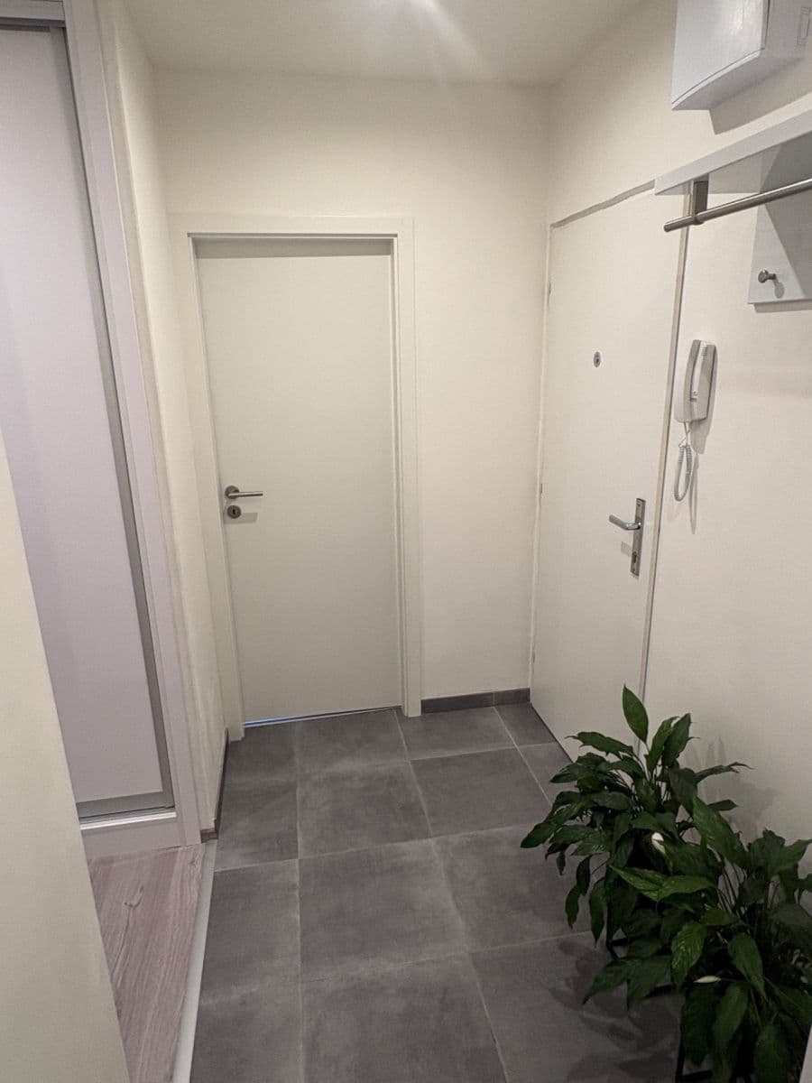 Prenájom bytu 3-izbový 73 m², Lovosická, Praha, Praha Prenájom bytu 3-izbový 73 m², Lovosická, Praha, Praha