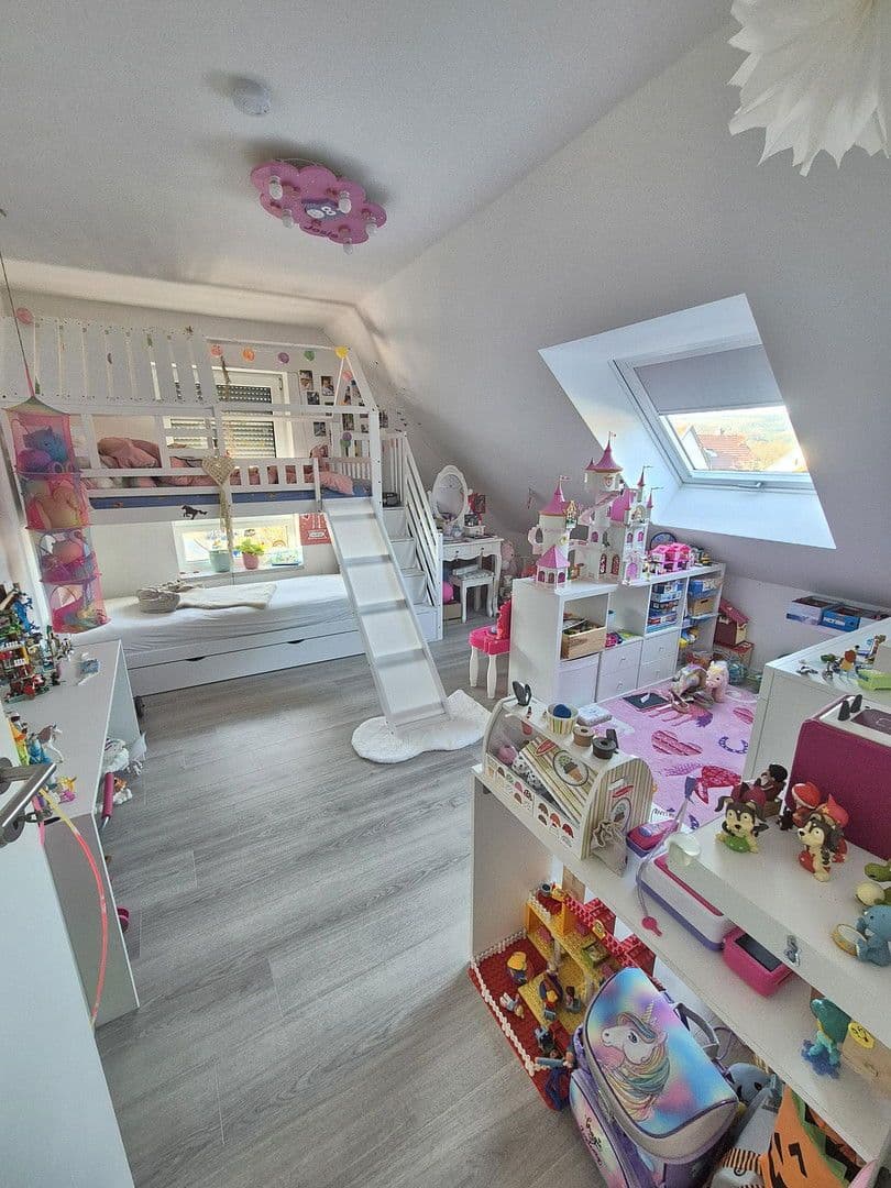 Prenájom bytu 4-izbový 129 m², Gelnhausen, Hesensko Prenájom bytu 4-izbový 129 m², Gelnhausen, Hesensko