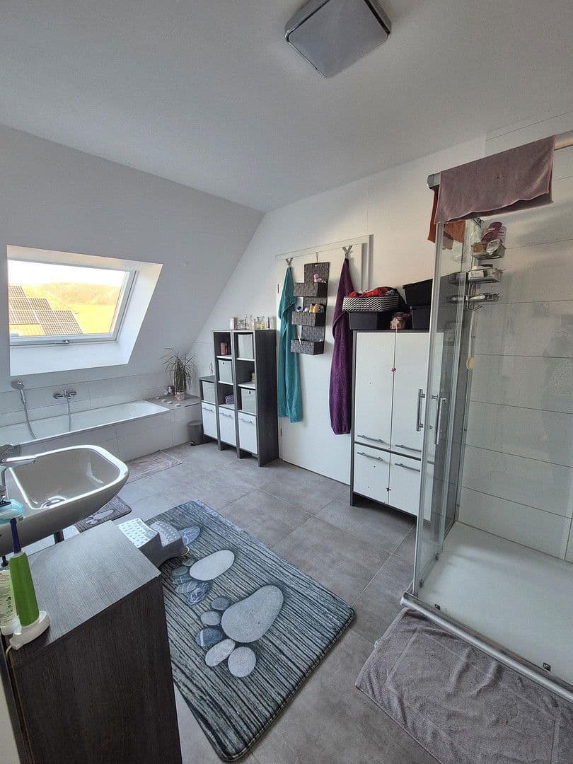 Prenájom bytu 4-izbový 129 m², Gelnhausen, Hesensko Prenájom bytu 4-izbový 129 m², Gelnhausen, Hesensko