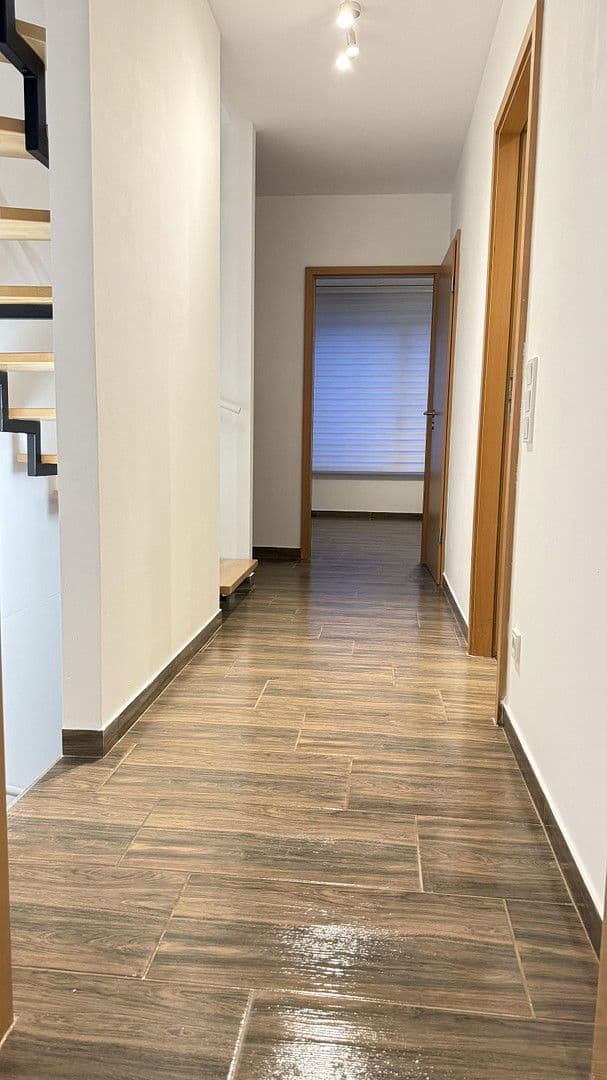 Predaj domu 145 m², pozemek 232 m², Neckarsteinach, Hesensko Predaj domu 145 m², pozemek 232 m², Neckarsteinach, Hesensko
