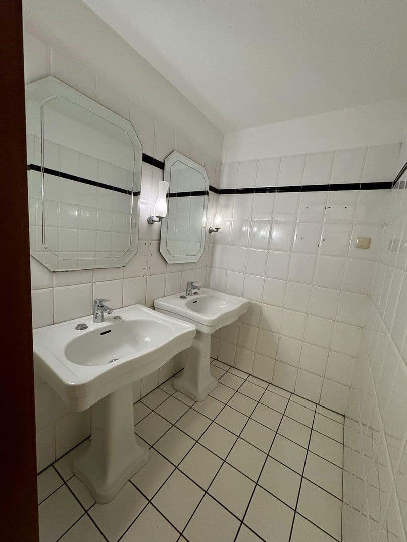 Prenájom nebytového priestoru 290 m², Bochumer Straße 36, Essen, Severné Porýnie - Westfálsko Prenájom nebytového priestoru 290 m², Bochumer Straße 36, Essen, Severné Porýnie - Westfálsko