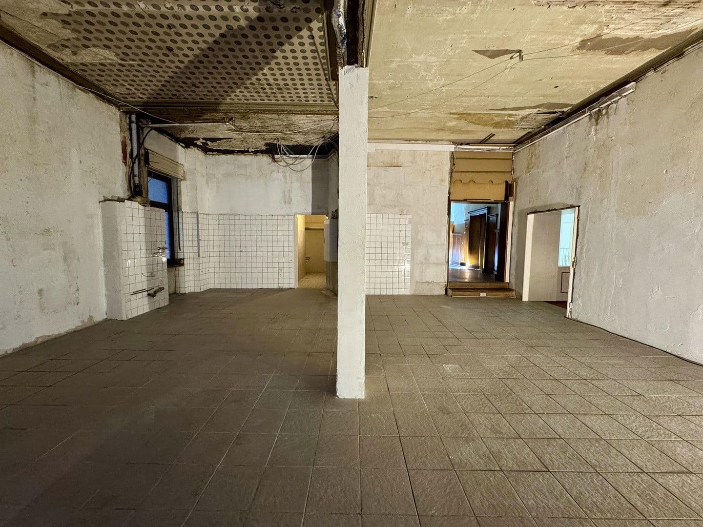 Prenájom nebytového priestoru 290 m², Bochumer Straße 36, Essen, Severné Porýnie - Westfálsko Prenájom nebytového priestoru 290 m², Bochumer Straße 36, Essen, Severné Porýnie - Westfálsko