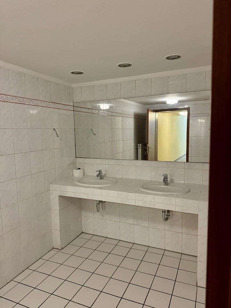 Prenájom nebytového priestoru 290 m², Bochumer Straße 36, Essen, Severné Porýnie - Westfálsko Prenájom nebytového priestoru 290 m², Bochumer Straße 36, Essen, Severné Porýnie - Westfálsko