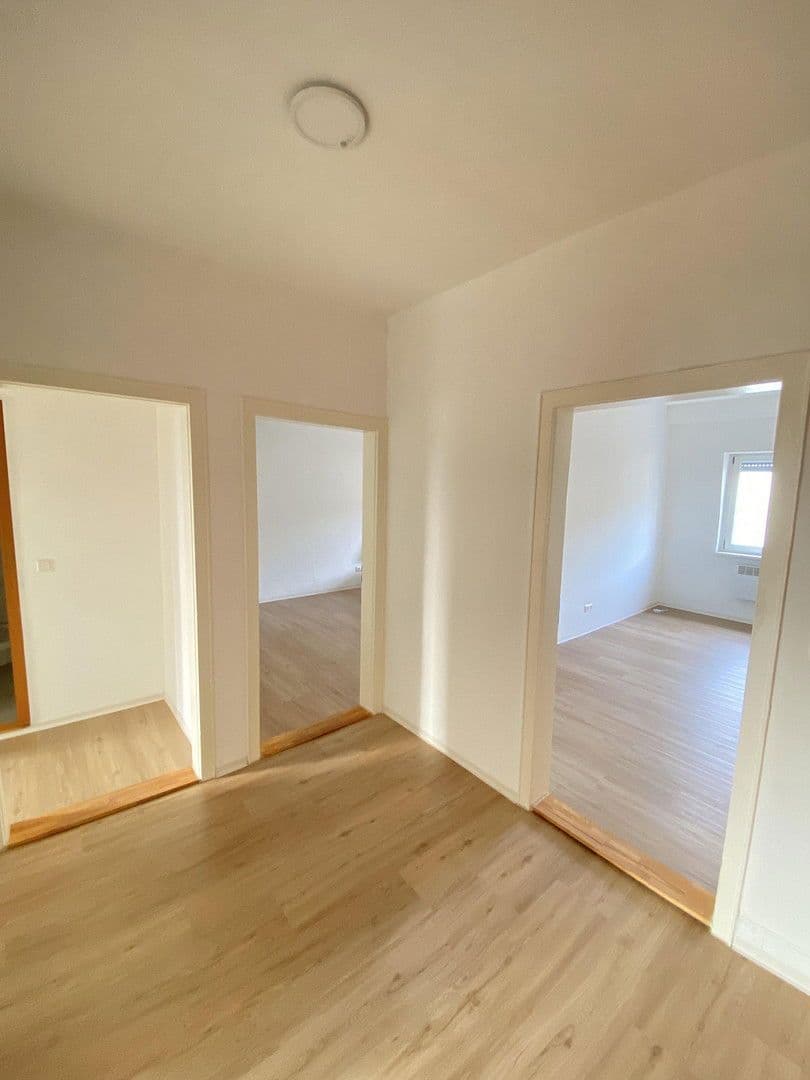 Prenájom bytu 3-izbový 85 m², Ettlingen, Bádensko-Wurttembersko Prenájom bytu 3-izbový 85 m², Ettlingen, Bádensko-Wurttembersko