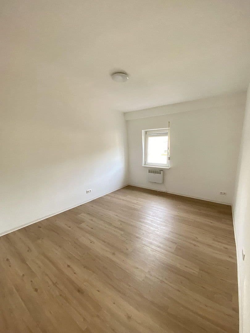 Prenájom bytu 3-izbový 85 m², Ettlingen, Bádensko-Wurttembersko Prenájom bytu 3-izbový 85 m², Ettlingen, Bádensko-Wurttembersko