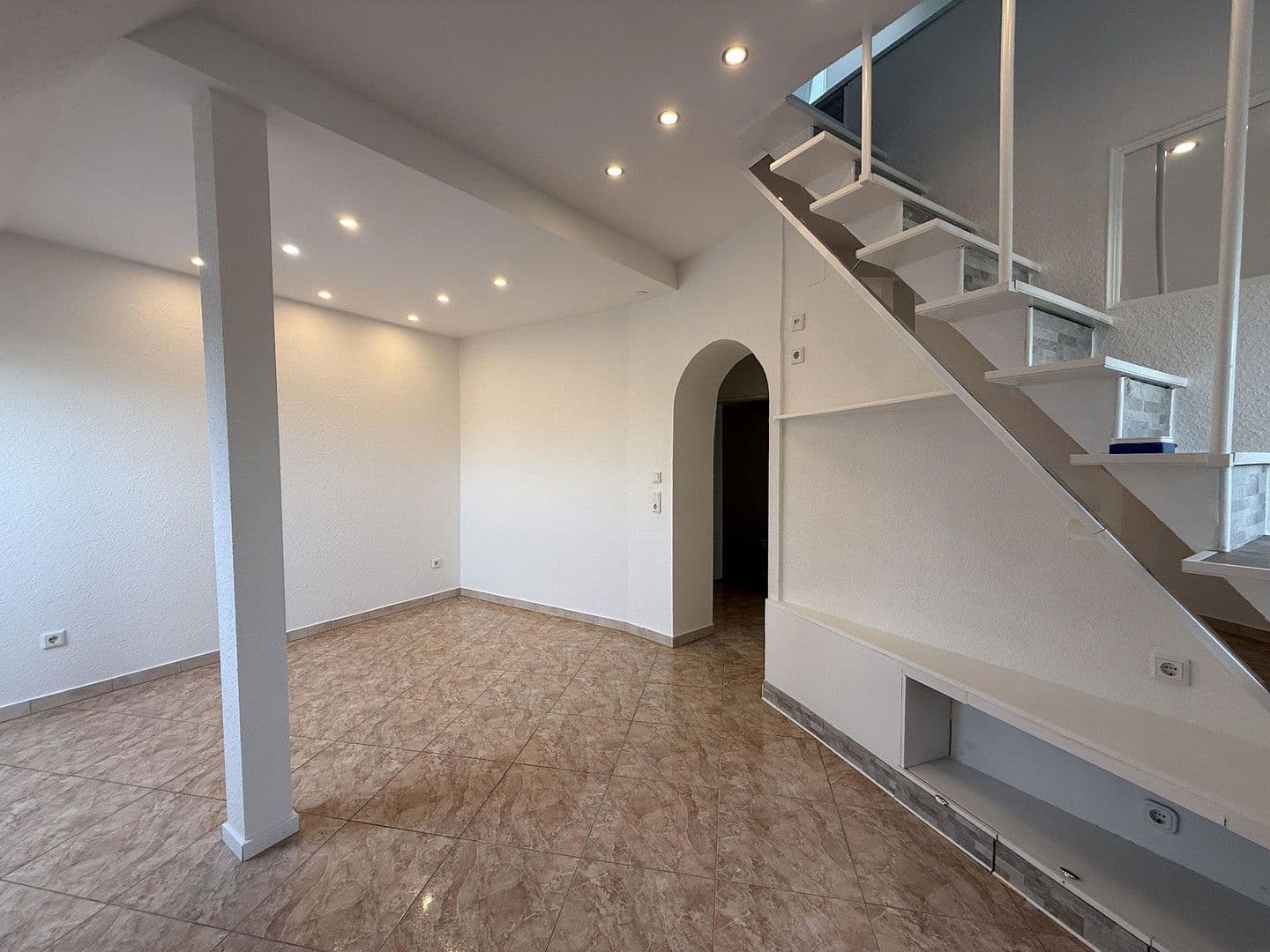 Prenájom bytu 3-izbový 80 m², Altstadtstraße 25, Leverkusen, Severné Porýnie - Westfálsko Prenájom bytu 3-izbový 80 m², Altstadtstraße 25, Leverkusen, Severné Porýnie - Westfálsko