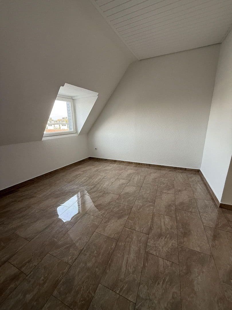 Prenájom bytu 3-izbový 80 m², Altstadtstraße 25, Leverkusen, Severné Porýnie - Westfálsko Prenájom bytu 3-izbový 80 m², Altstadtstraße 25, Leverkusen, Severné Porýnie - Westfálsko