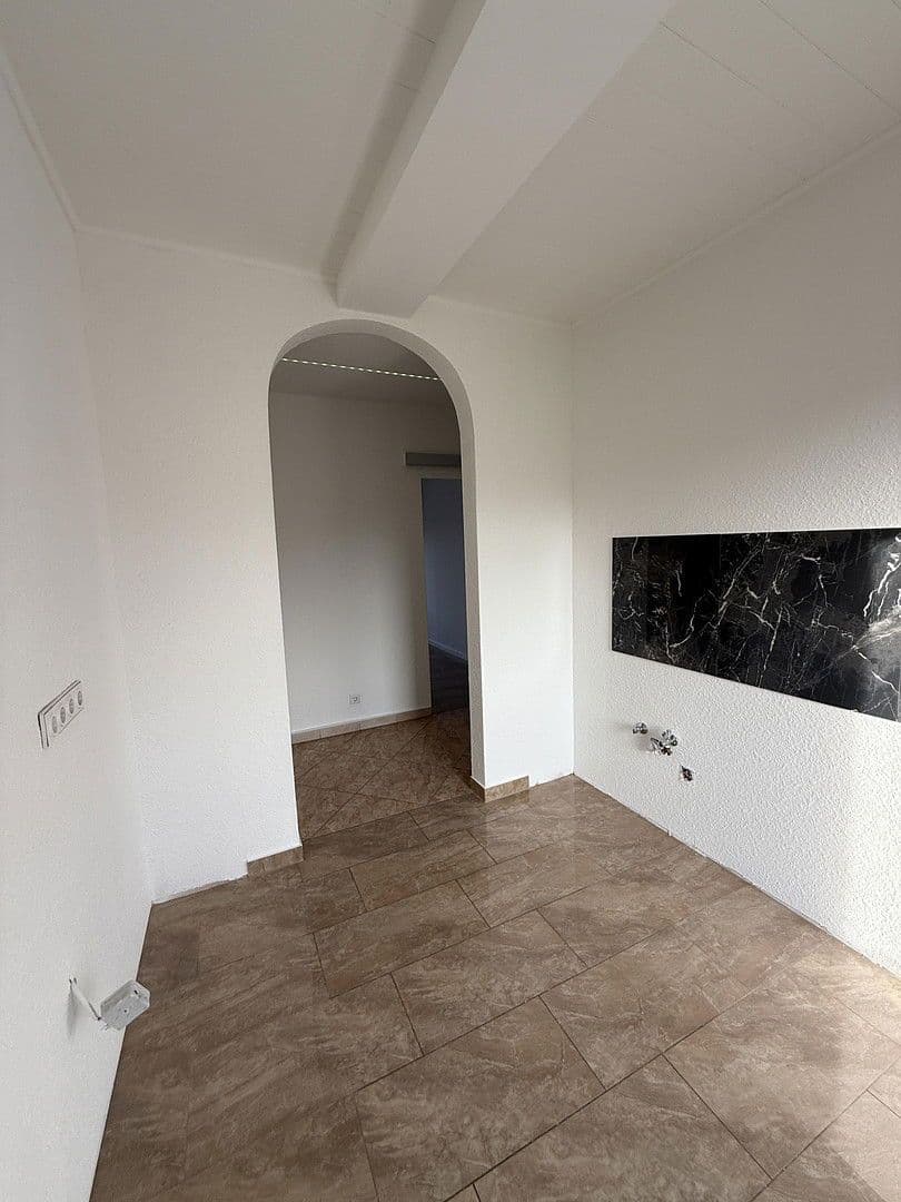 Prenájom bytu 3-izbový 80 m², Altstadtstraße 25, Leverkusen, Severné Porýnie - Westfálsko Prenájom bytu 3-izbový 80 m², Altstadtstraße 25, Leverkusen, Severné Porýnie - Westfálsko