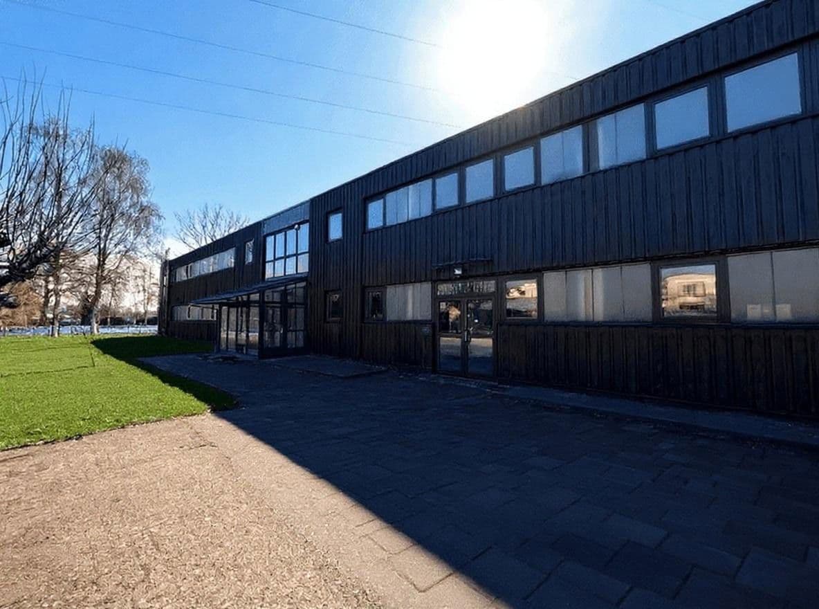 Prenájom nebytového priestoru 5.000 m², Stuhr, Dolné Sasko Prenájom nebytového priestoru 5.000 m², Stuhr, Dolné Sasko