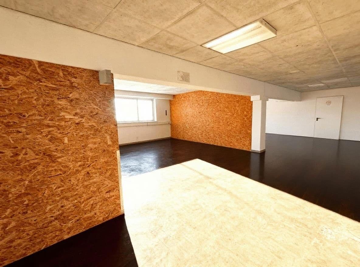 Prenájom nebytového priestoru 5.000 m², Stuhr, Dolné Sasko Prenájom nebytového priestoru 5.000 m², Stuhr, Dolné Sasko