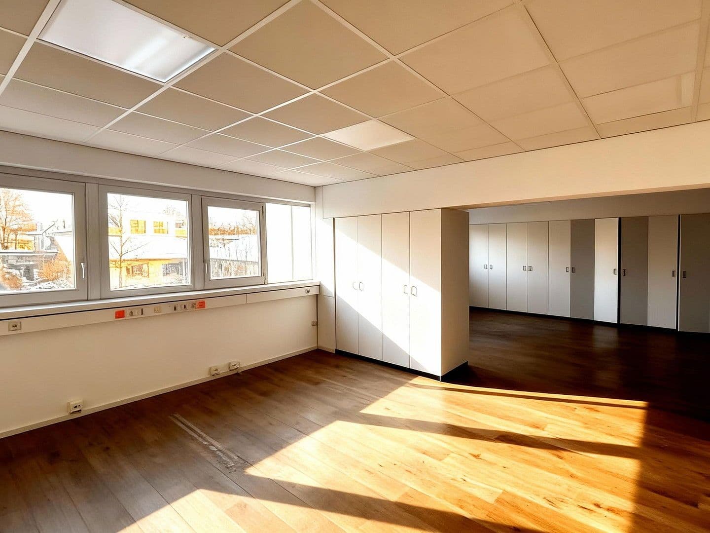 Prenájom nebytového priestoru 5.000 m², Stuhr, Dolné Sasko Prenájom nebytového priestoru 5.000 m², Stuhr, Dolné Sasko