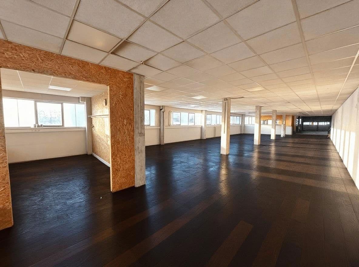 Prenájom nebytového priestoru 5.000 m², Stuhr, Dolné Sasko Prenájom nebytového priestoru 5.000 m², Stuhr, Dolné Sasko