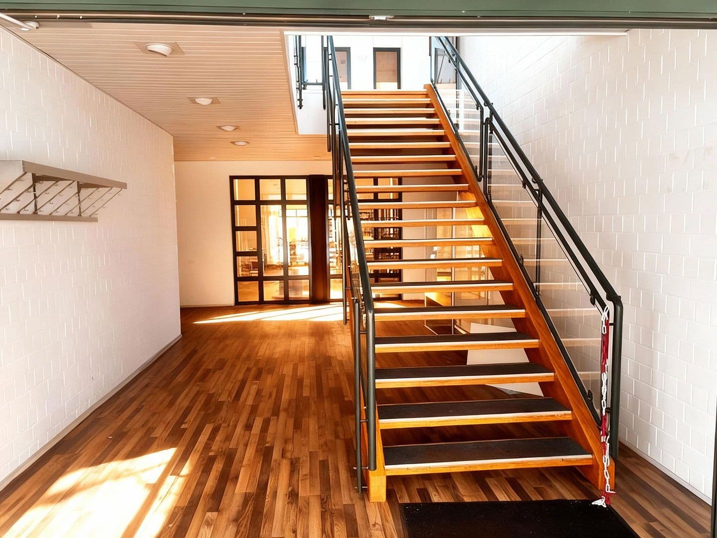 Prenájom nebytového priestoru 5.000 m², Stuhr, Dolné Sasko Prenájom nebytového priestoru 5.000 m², Stuhr, Dolné Sasko