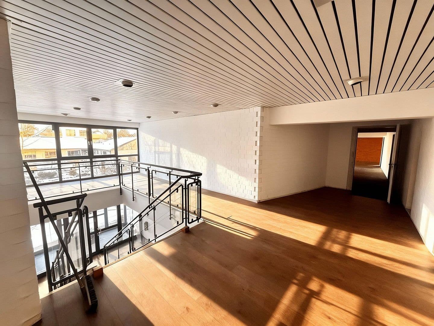 Prenájom nebytového priestoru 5.000 m², Stuhr, Dolné Sasko Prenájom nebytového priestoru 5.000 m², Stuhr, Dolné Sasko