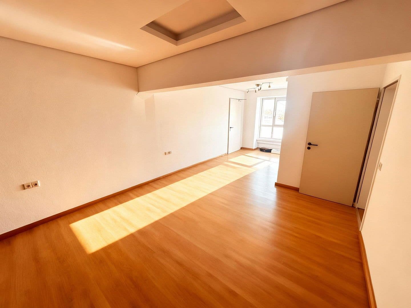 Prenájom nebytového priestoru 5.000 m², Stuhr, Dolné Sasko Prenájom nebytového priestoru 5.000 m², Stuhr, Dolné Sasko