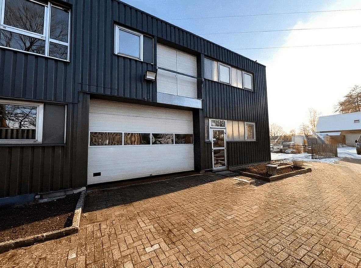 Prenájom nebytového priestoru 5.000 m², Stuhr, Dolné Sasko Prenájom nebytového priestoru 5.000 m², Stuhr, Dolné Sasko