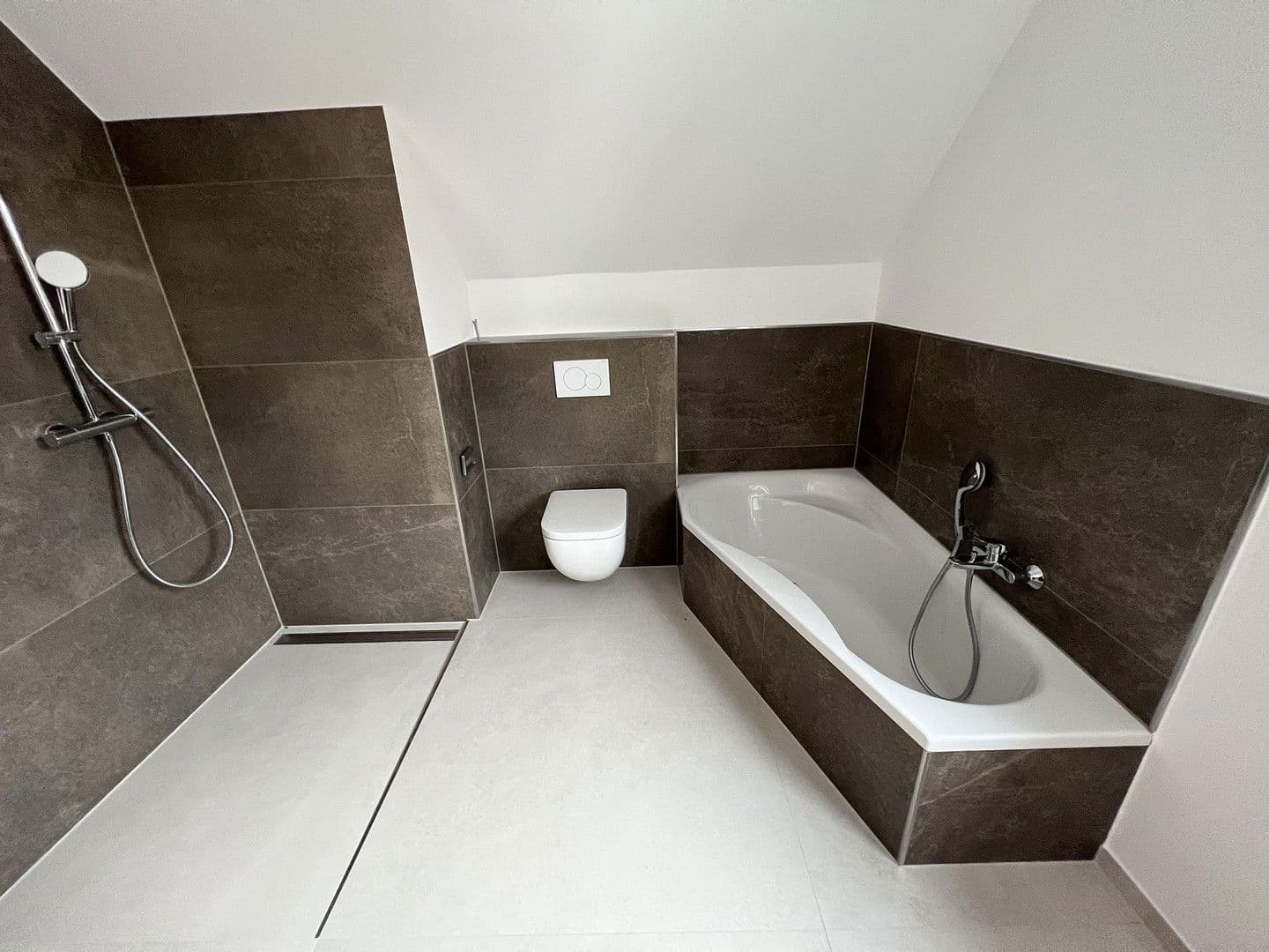 Predaj domu 170 m², pozemek 486 m², Bad Kreuznach, Porýnie-Falcko Predaj domu 170 m², pozemek 486 m², Bad Kreuznach, Porýnie-Falcko