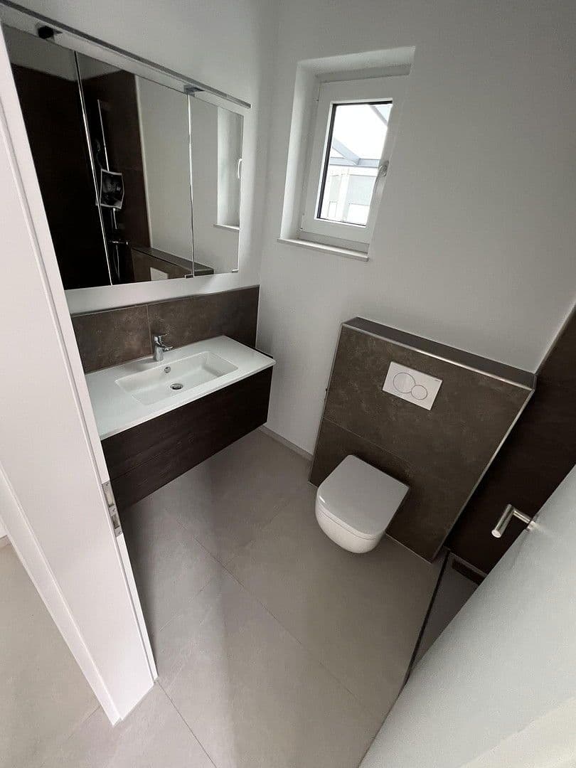 Predaj domu 170 m², pozemek 486 m², Bad Kreuznach, Porýnie-Falcko Predaj domu 170 m², pozemek 486 m², Bad Kreuznach, Porýnie-Falcko