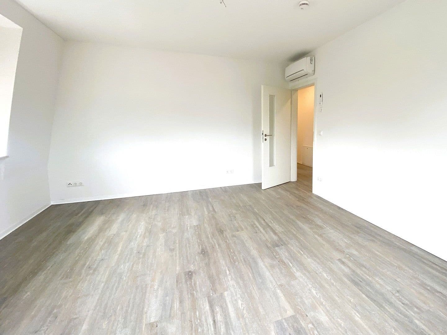 Prenájom bytu 4-izbový 126 m², Crossen an der Elster, Durínsko Prenájom bytu 4-izbový 126 m², Crossen an der Elster, Durínsko