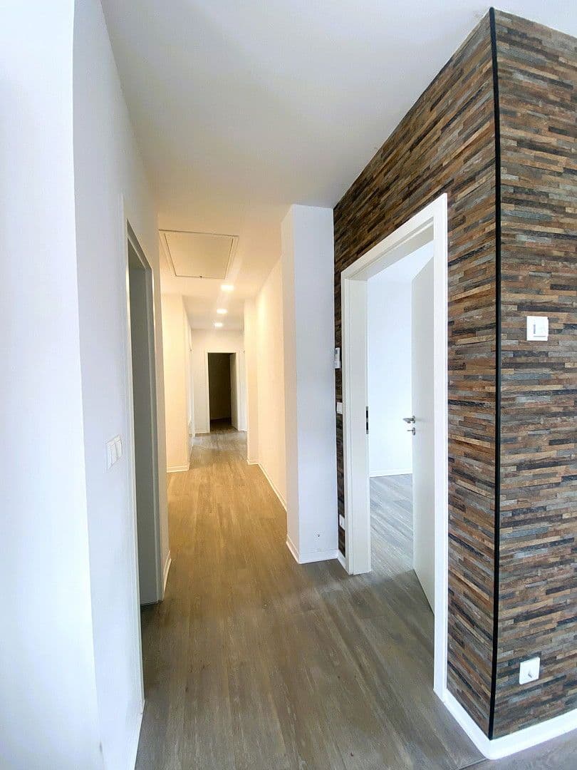 Prenájom bytu 4-izbový 126 m², Crossen an der Elster, Durínsko Prenájom bytu 4-izbový 126 m², Crossen an der Elster, Durínsko