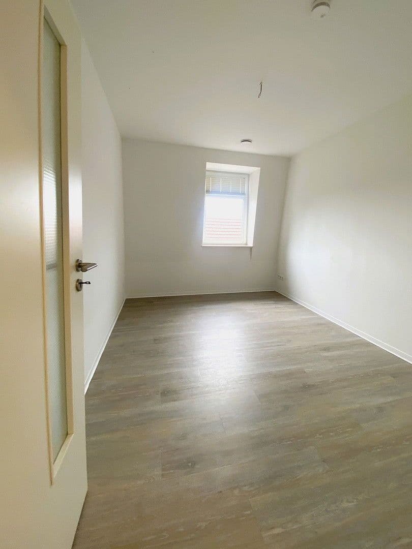 Prenájom bytu 4-izbový 126 m², Crossen an der Elster, Durínsko Prenájom bytu 4-izbový 126 m², Crossen an der Elster, Durínsko