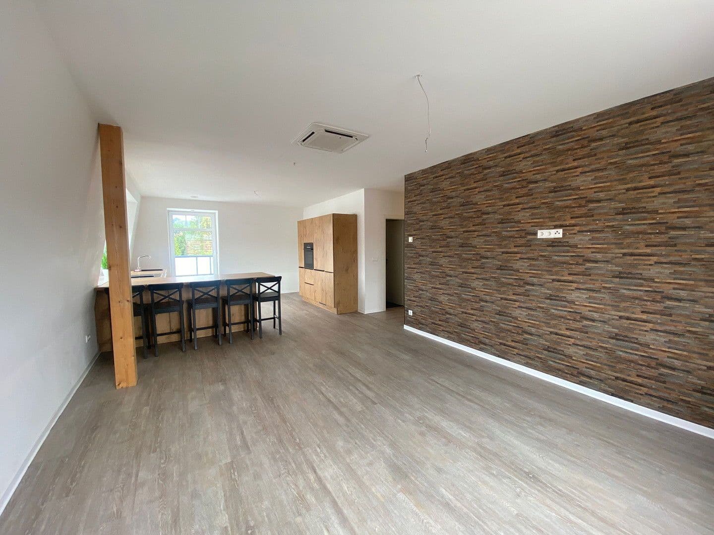 Prenájom bytu 4-izbový 126 m², Crossen an der Elster, Durínsko Prenájom bytu 4-izbový 126 m², Crossen an der Elster, Durínsko