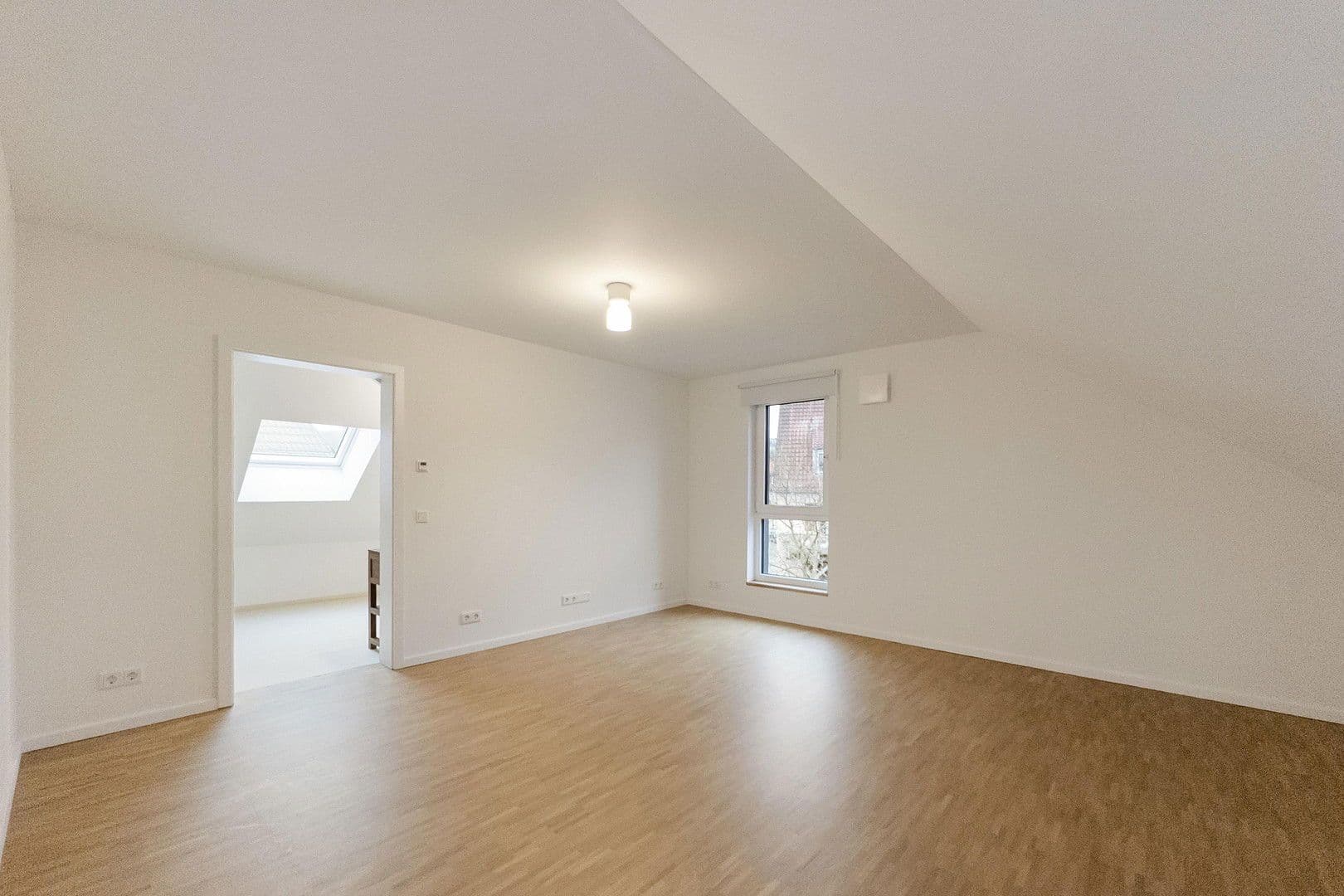 Predaj domu 215 m², pozemek 281 m², Würzburg, Bavorsko Predaj domu 215 m², pozemek 281 m², Würzburg, Bavorsko