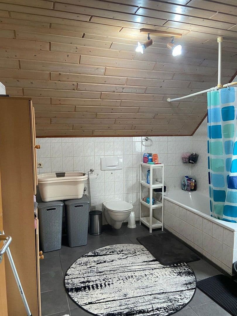 Prenájom bytu 4-izbový 114 m², Bahnhofstraße 129, Vaihingen an der Enz, Bádensko-Wurttembersko Prenájom bytu 4-izbový 114 m², Bahnhofstraße 129, Vaihingen an der Enz, Bádensko-Wurttembersko