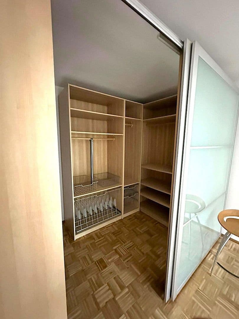 Prenájom bytu 4-izbový 117 m², Desingweg 0, München, Bavorsko Prenájom bytu 4-izbový 117 m², Desingweg 0, München, Bavorsko