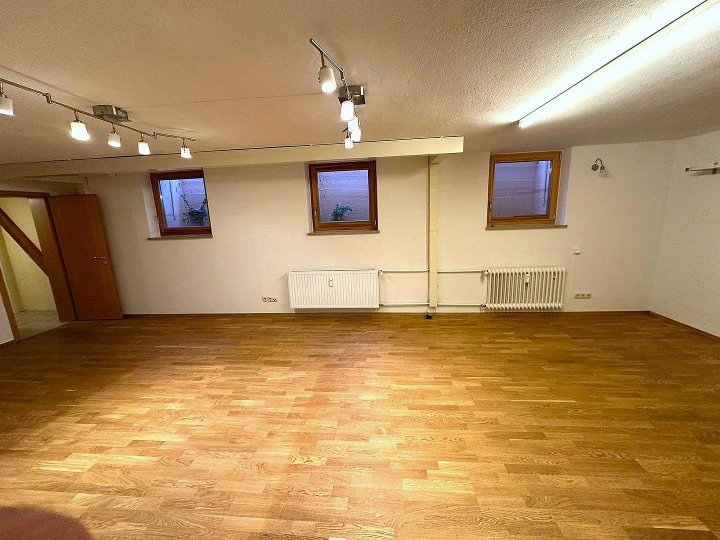 Prenájom bytu 4-izbový 117 m², Desingweg 0, München, Bavorsko Prenájom bytu 4-izbový 117 m², Desingweg 0, München, Bavorsko