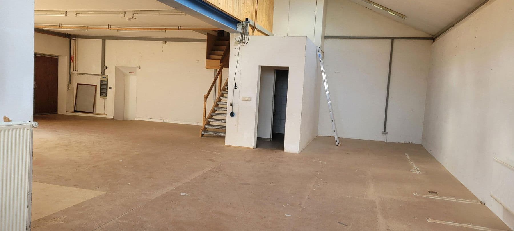 Predaj domu 140 m², pozemek 2.097 m², Unterdietfurt, Bavorsko Predaj domu 140 m², pozemek 2.097 m², Unterdietfurt, Bavorsko